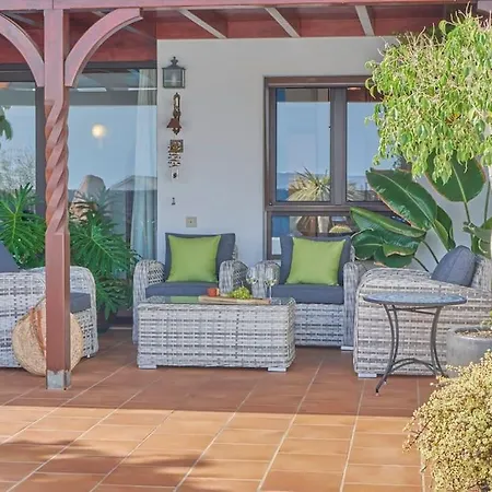 Villa Casa Petra Peaceful & Private, Sea Views, Pool & Bbq Playa Blanca (Lanzarote)