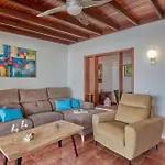Villa Casa Petra Peaceful & Private, Sea Views, Pool & Bbq Playa Blanca (Lanzarote)