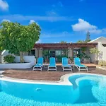 Casa Petra Peaceful & Private, Sea Views, Pool & Bbq Villa *