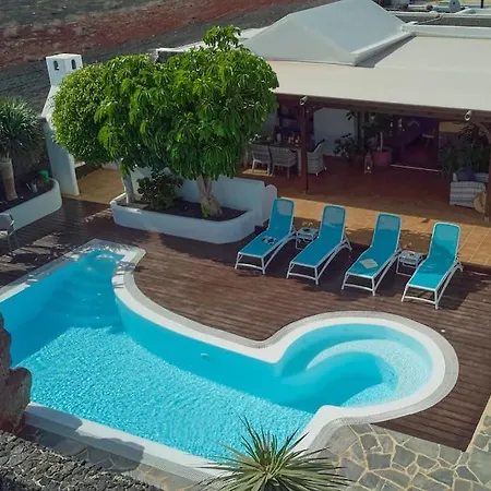 Casa Petra Peaceful & Private, Sea Views, Pool & Bbq *