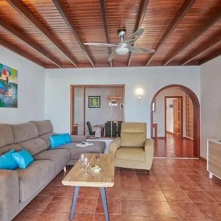 Casa Petra Peaceful & Private, Sea Views, Pool & Bbq *