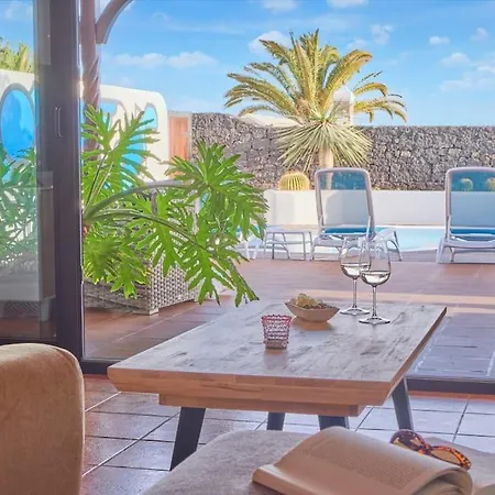 Villa Casa Petra Peaceful & Private, Sea Views, Pool & Bbq