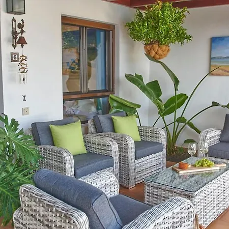 Casa Petra Peaceful & Private, Sea Views, Pool & Bbq Villa Playa Blanca (Lanzarote)