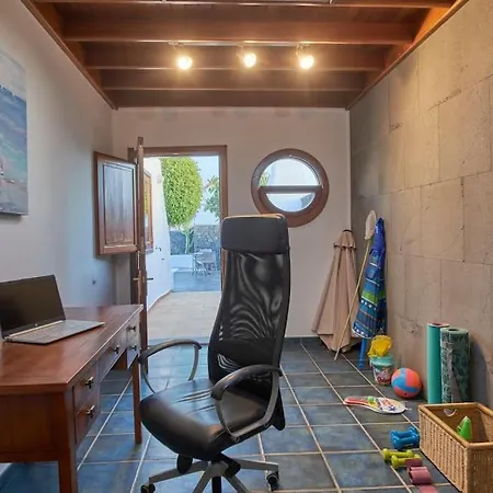 Villa Casa Petra Peaceful & Private, Sea Views, Pool & Bbq Playa Blanca (Lanzarote)