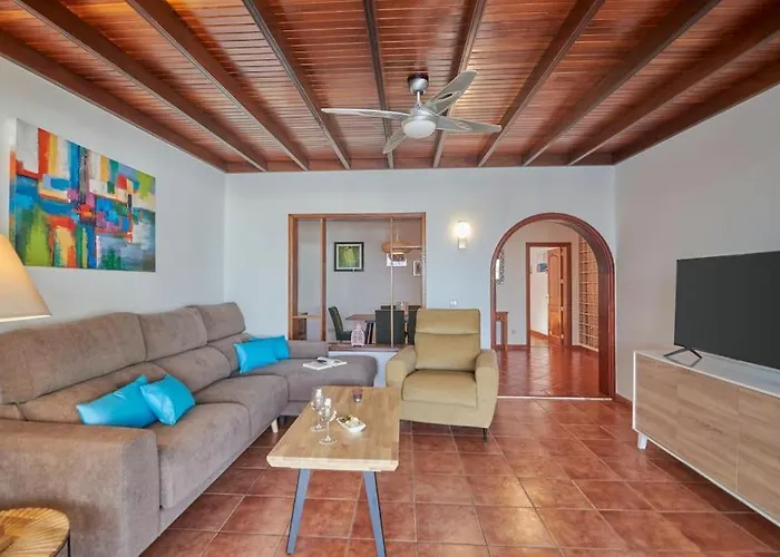 Casa Petra Peaceful & Private, Sea Views, Pool & Bbq *