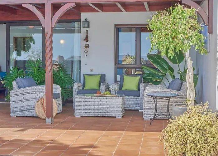 Villa Casa Petra Peaceful & Private, Sea Views, Pool & Bbq Playa Blanca (Lanzarote)