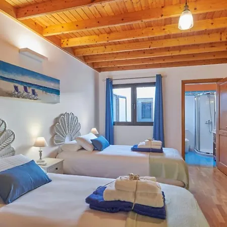 Villa Casa Petra Peaceful & Private, Sea Views, Pool & Bbq *