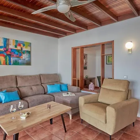 Villa Casa Petra Peaceful & Private, Sea Views, Pool & Bbq Playa Blanca