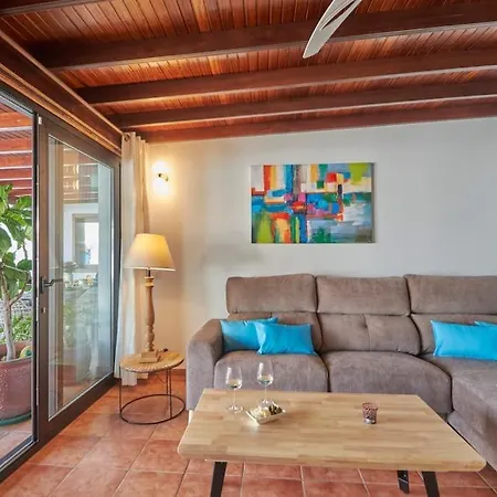 Casa Petra Peaceful & Private, Sea Views, Pool & Bbq * Playa Blanca
