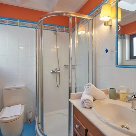 Villa Casa Petra Peaceful & Private, Sea Views, Pool & Bbq *