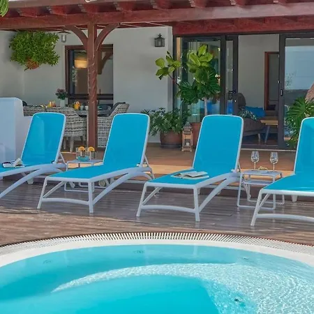 Casa Petra Peaceful & Private, Sea Views, Pool & Bbq فيلة