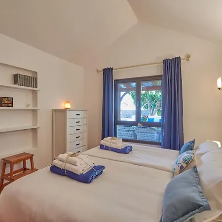 Casa Petra Peaceful & Private, Sea Views, Pool & Bbq * Playa Blanca