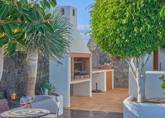 Villa Casa Petra Peaceful & Private, Sea Views, Pool & Bbq Playa Blanca (Lanzarote)