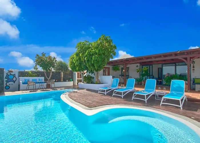 Casa Petra Peaceful & Private, Sea Views, Pool & Bbq Villa *